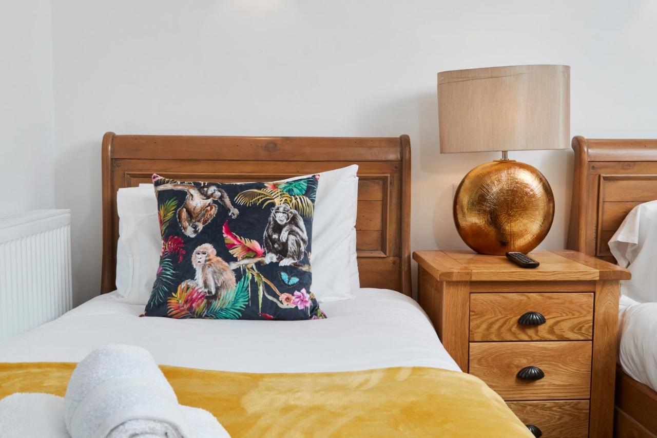 The Nutcracker Suite - Self Check-In, Self-Catering Apartment For East Midlands Airport 케그워스 외부 사진